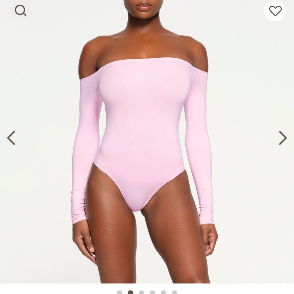skims ESSENTIAL OFF THE SHOULDER BODYSUIT
in cherry blossom